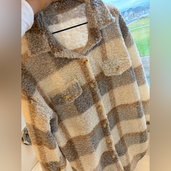 Cozy Plaid Sherpa Jacket - Picture 4 of 4